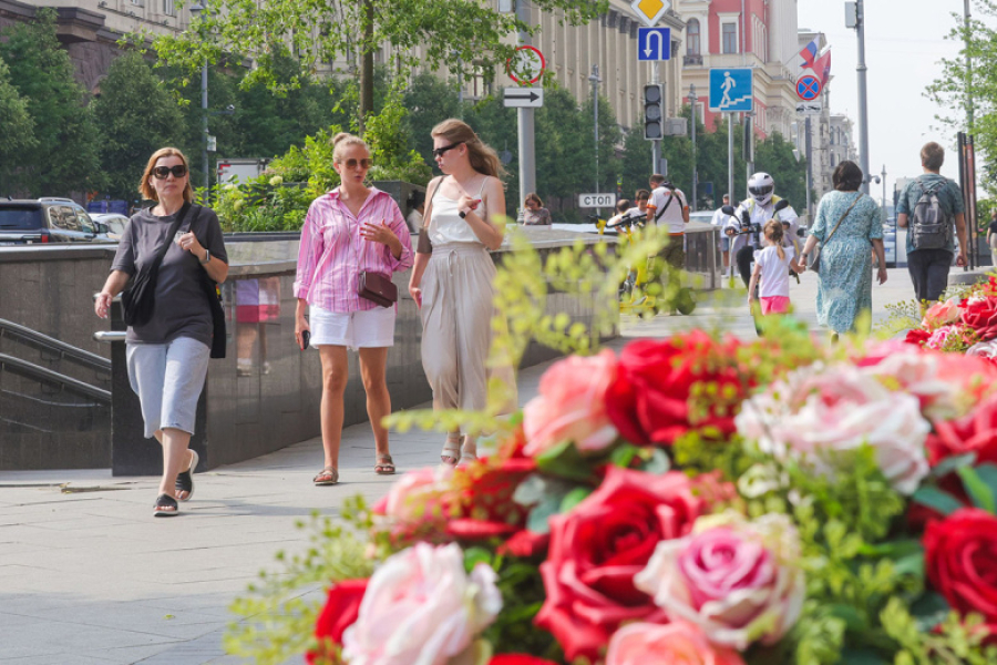 Знойный воздух, жара +30 и грозовые ливни: погода в Москве летом