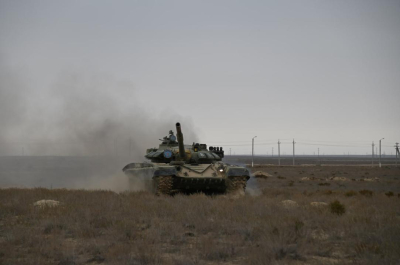 В Актауском гарнизоне более шестисот морских пехотинцев прошли обкатку танком