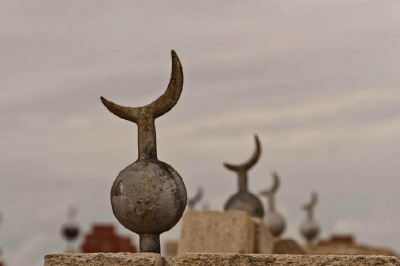 Осквернивших кладбище школьников задержали в Актобе