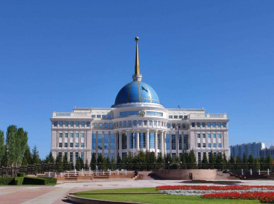 Токаев вручил государственные награды выдающимся деятелям Казахстана