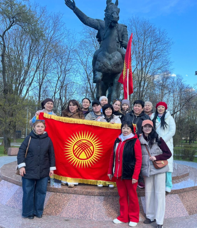 Кыргызстанцы присоединились к общегородскому субботнику в Москве