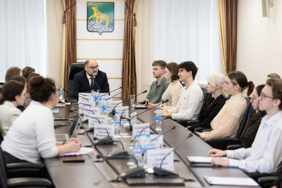 Молодые таланты Владивостока предложили мэру свежие идеи по развитию города