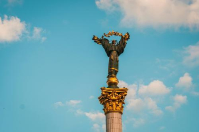 Давление Украины по ускоренному вступлению в ЕС все больше напрягает европейцев, пишет FT