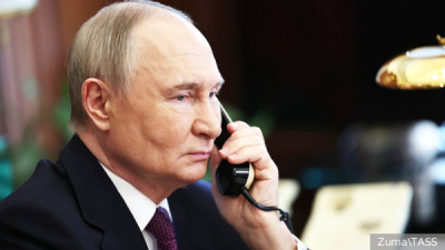 Путин осмотрел выставку о героях спецоперации в столичном Манеже