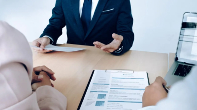 «Работаю по специальности и доволен». Или нет? Как с этим у казахстанцев?