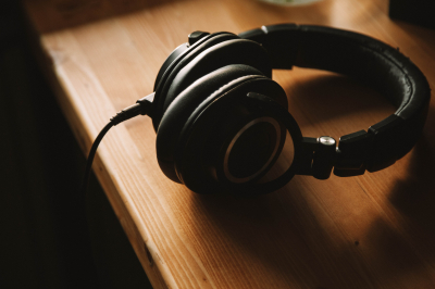 Кусков посоветовал отключать умные колонки для защиты от подслушивания